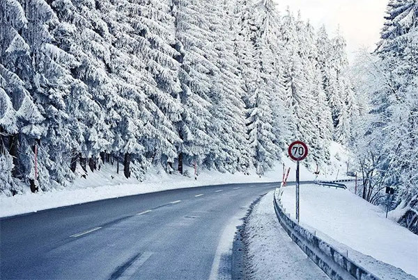 百世路全新融雪技术，为冬季行车安全护航
